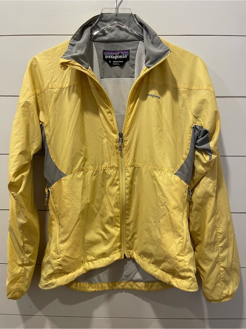 Patagonia Women’s Alpine Wind Yellow Soft Shell Windbreaker Jacket Size Small